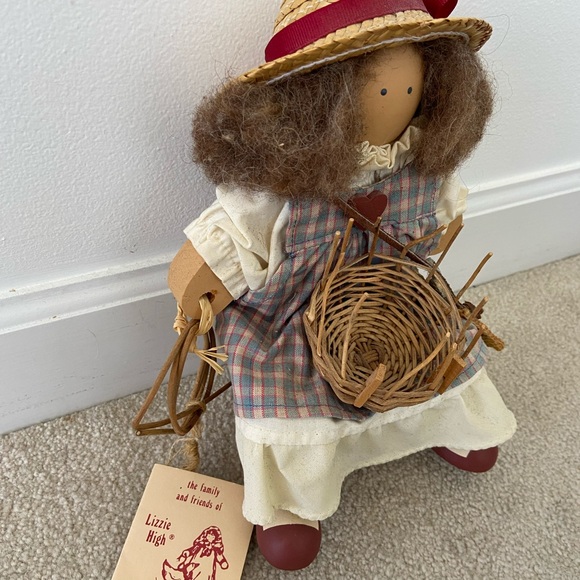 COPY - LIZZIE HIGH COLLECTION DOLL - Picture 3 of 13